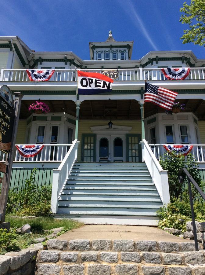 Captain Sawyer'S Bed And Breakfast 부스베이하버 외부 사진